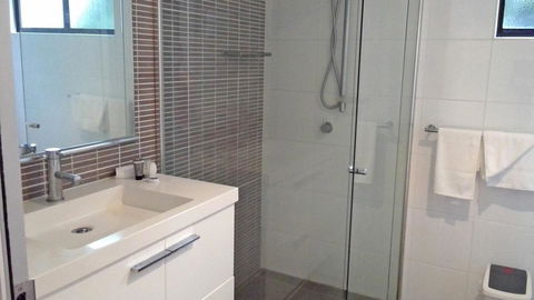 Hinchinbrook Holiday Apartments - Accommodation Daintree 9
