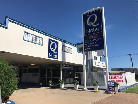 The Q Motel Rockhampton - Accommodation Daintree 2