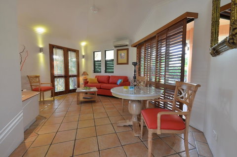Martinique On Macrossan - Accommodation Daintree 4