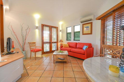Martinique On Macrossan - Accommodation Daintree 3