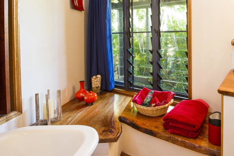Magnetic Cottage - Accommodation Daintree 0