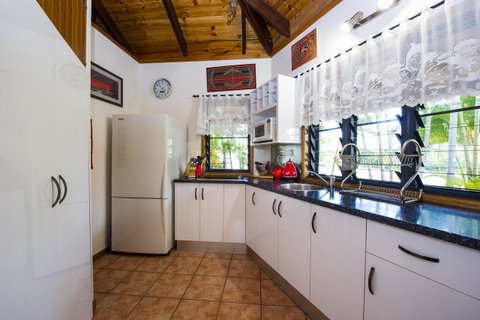 Magnetic Cottage - Accommodation Daintree 8