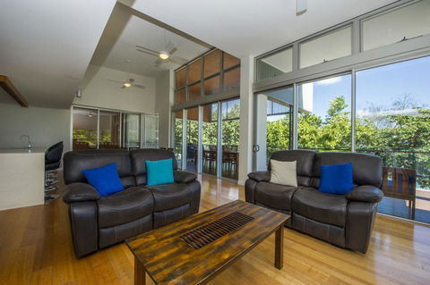 Maggies Beachfront Apartment 12 - Accommodation Daintree 4