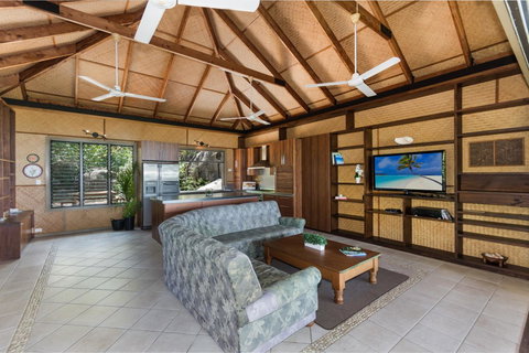 Absolute Beachfront - Accommodation Daintree 7