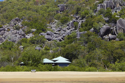 Absolute Beachfront - Accommodation Daintree 9