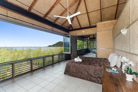 Absolute Beachfront - Accommodation Daintree 6