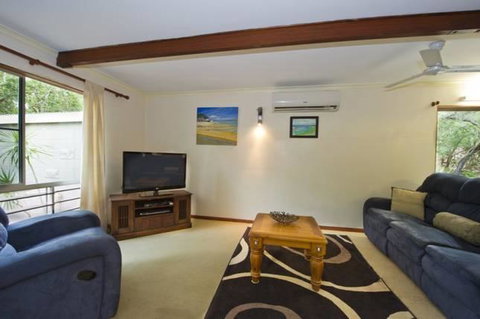 Magnetic Island Holiday House - Accommodation Daintree 3