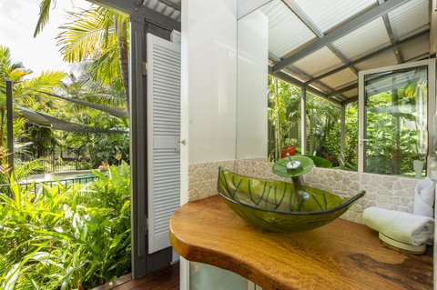 Whispering Palms - Accommodation Daintree 8