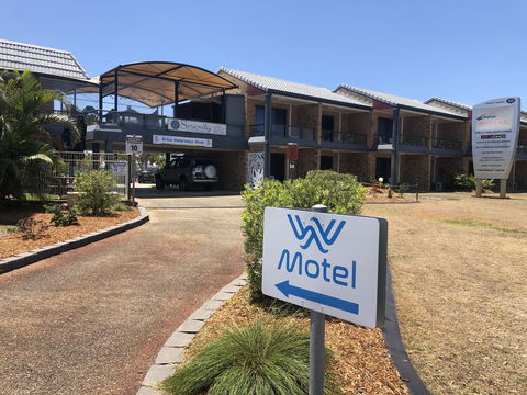 Bribie Waterways Motel - Accommodation Daintree 1
