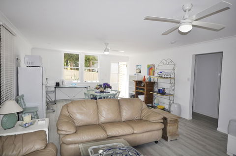 Retro Beach Flat - Accommodation Daintree 3