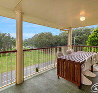 Immaculate Spacious Second Floor Unit Overlooking Pristine Parklands - Accommodation Daintree