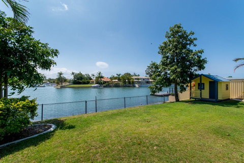 Lowset Home On The Canal - Dolphin Dr, Bongaree - Accommodation Daintree 10