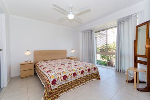 Lowset Home On The Canal - Dolphin Dr, Bongaree - Accommodation Daintree 9