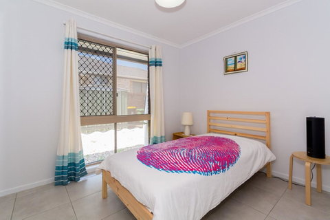 Lowset Home On The Canal - Dolphin Dr, Bongaree - Accommodation Daintree 17
