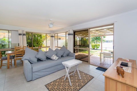 Lowset Home On The Canal - Dolphin Dr, Bongaree - Accommodation Daintree 2