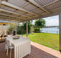 Lowset home on the canal - Dolphin Dr Bongaree - Accommodation Daintree