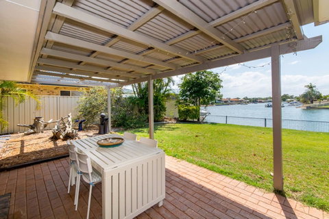 Lowset Home On The Canal - Dolphin Dr, Bongaree - Accommodation Daintree 0