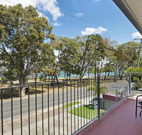 First floor unit close to shops park and waterfront - Accommodation Daintree