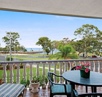Huge top floor unit across the road....Waterfront - Accommodation Daintree