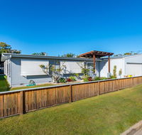 Fabulous Family Destination in Paradise Parade Bongaree - Accommodation Daintree
