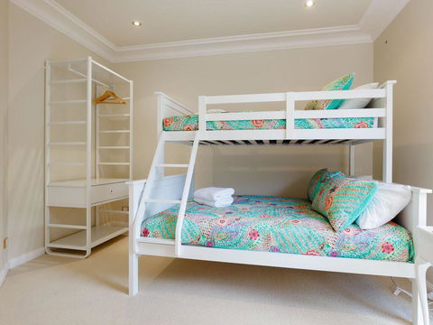 'Baylife Villa' 4a Warruga St - Large Home With WIFI, Netflix, Aircon, Linen & Spectacular Views - Accommodation Daintree 1
