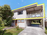 'Beach Break 1' 1/10 Lionel Street - upstairs unit with Aircon