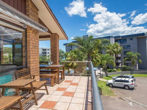 'COLUMBIA VIEWS', 2/9 COLUMBIA CLOSE - AIRCON, WIFI, NETFLIX, VIEWS & BOAT PARKING - Accommodation Daintree 1