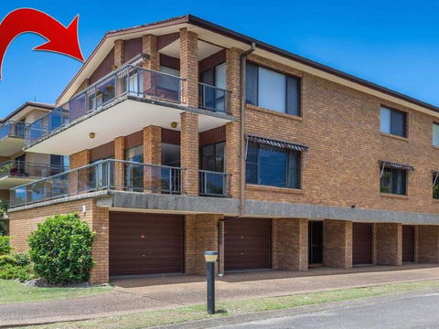 'COLUMBIA VIEWS', 2/9 COLUMBIA CLOSE - AIRCON, WIFI, NETFLIX, VIEWS & BOAT PARKING - Accommodation Daintree 0