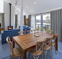 'Matilda' - Spacious  centrally located with great lake views - Accommodation Daintree