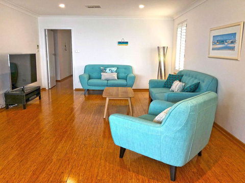 'Mooring Two Upstairs', 23 Shoal Bay Rd - Stunning Views, WIFI, Air Conditioning And Boat Parking - Accommodation Daintree 3