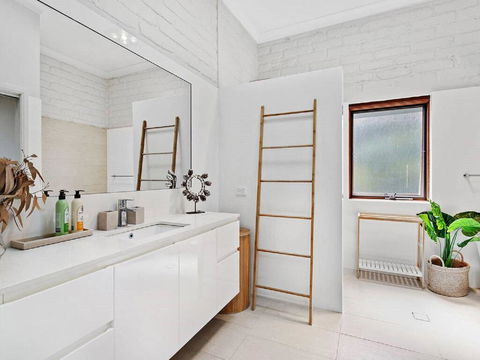 'Nunkeri', 5 Kerrie Close - Stunning House With Fabulous Views, Linen, WIFI & Air Conditioning - Accommodation Daintree 3