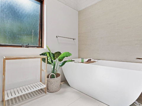 'Nunkeri', 5 Kerrie Close - Stunning House With Fabulous Views, Linen, WIFI & Air Conditioning - Accommodation Daintree 2