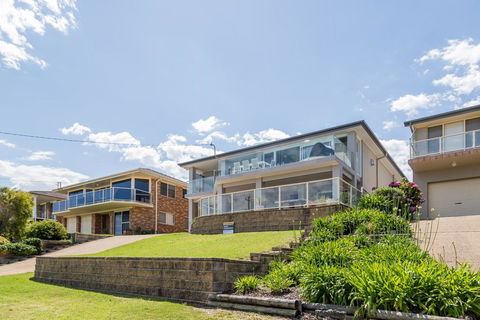 'Salt & Light' Mollymook - Accommodation Daintree 1