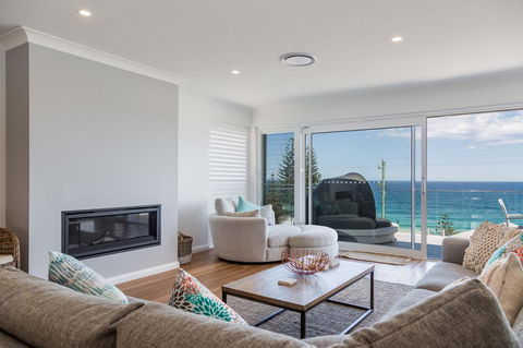 'Salt & Light' Mollymook - Accommodation Daintree 3