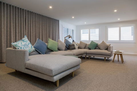'Salt & Light' Mollymook - Accommodation Daintree 2