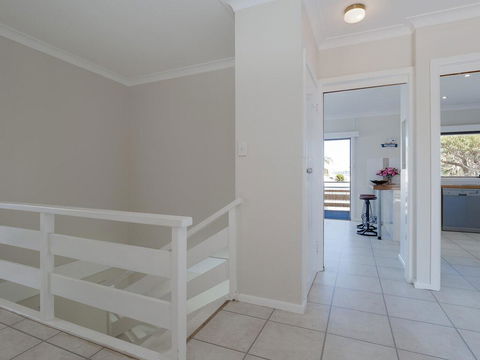 'SeaHaven', 2 Richardson Ave - Large Home With Aircon, Smart TV, WIFI, Netflix & Boat Parking - Accommodation Daintree 1