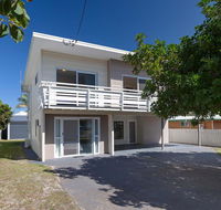 'SeaHaven' 2 Richardson Ave - Large home with Aircon Smart TV WIFI Netflix  Boat Parking - Accommodation Daintree