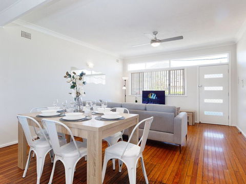 'Shoalz', 28 Rigney Street - Renovated Pet Friendly Cottage & Boat Parking - Accommodation Daintree 2