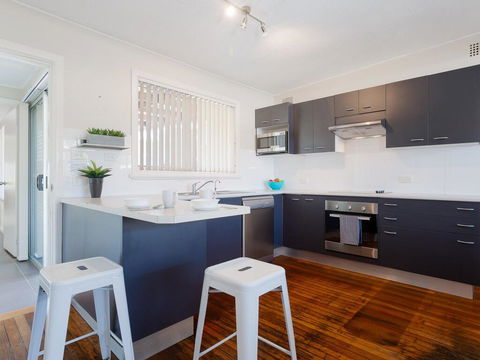 'Shoalz', 28 Rigney Street - Renovated Pet Friendly Cottage & Boat Parking - Accommodation Daintree 3