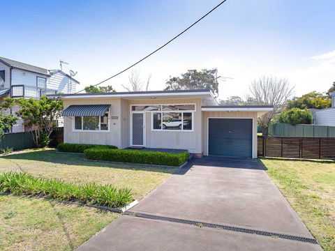 'Shoalz', 28 Rigney Street - Renovated Pet Friendly Cottage & Boat Parking - Accommodation Daintree 0