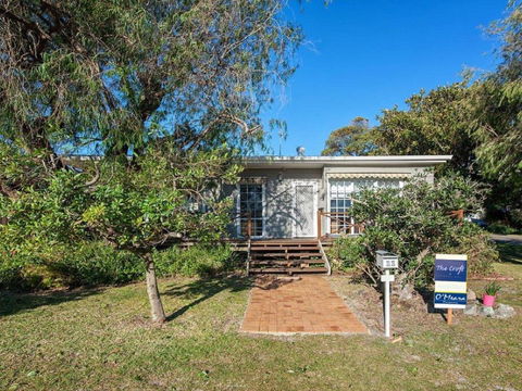 'The Croft' 11 Boulder Bay Rd - Cosy Beach House With Aircon & Only 270m To The Beach - Accommodation Daintree 0