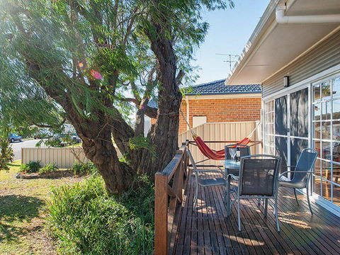'The Croft' 11 Boulder Bay Rd - Cosy Beach House With Aircon & Only 270m To The Beach - Accommodation Daintree 1
