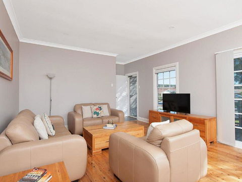 'The Croft' 11 Boulder Bay Rd - Cosy Beach House With Aircon & Only 270m To The Beach - Accommodation Daintree 2