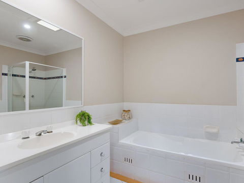 'Walk On Birubi', 1/40 Ocean Ave - Pet Friendly, WIFI, Boat Parking & Water Views - Accommodation Daintree 1