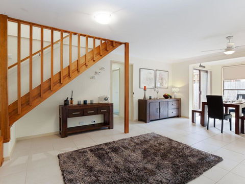 'Willows At The Bay' 111 Horace St - Large House With Aircon, WIFI And Boat Parking. - Accommodation Daintree 3