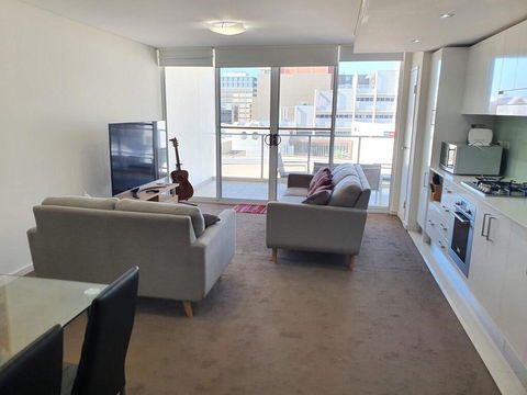 (just Listed) Bolton St 1br 350m Walk To Newcastle Beach +++ Wifi End Eand - Accommodation Daintree 3