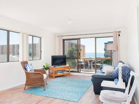 1 'BAHIA', 47 RONALD AVE - GREAT LOCATION WITH FILTERED WATER VIEWS - Accommodation Daintree 2
