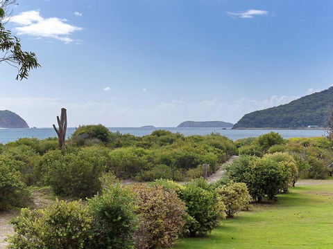 1 'Intrepid', 3 Intrepid Close - Amazing Views Of Shoal Bay, Only 100m From The Beach - Accommodation Daintree 2
