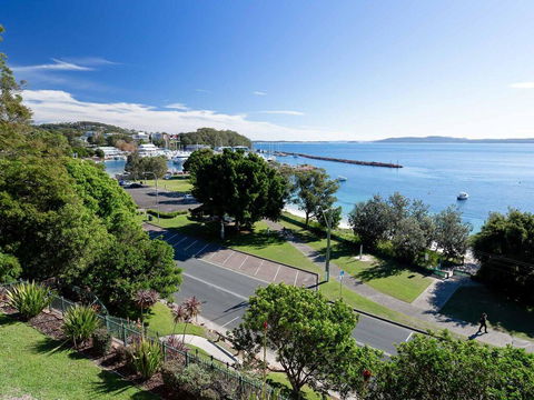 1 'Kiah', 53 Victoria Parade - Stunning Views, Wifi, Aircon, Just Across The Road To The Water - Accommodation Daintree 0