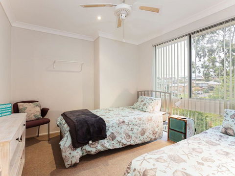 1 'Kooringal', 105 Soldiers Point Road - Waterfront Unit Wth Aircon - Accommodation Daintree 2